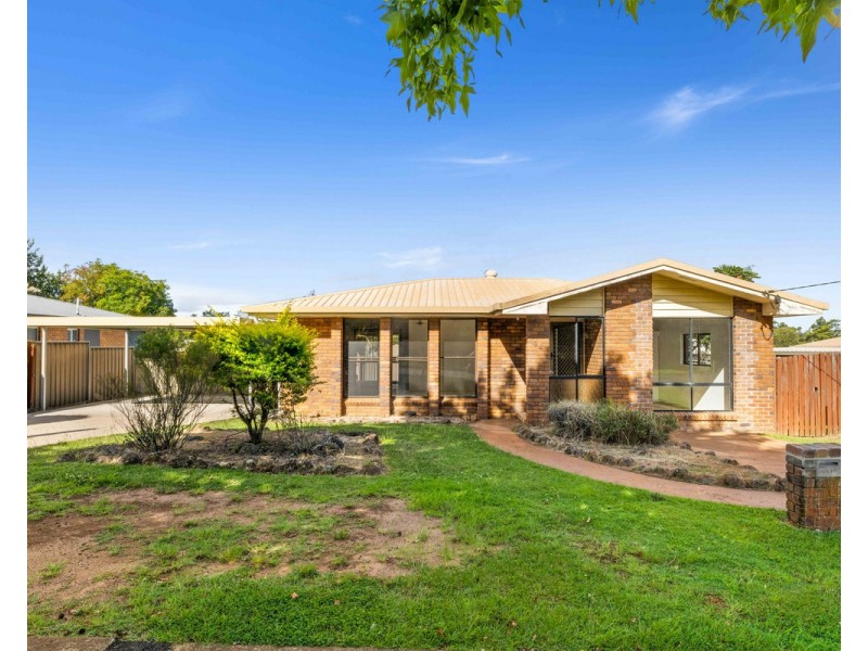 44 Traminer Drive, Wilsonton Heights QLD 4350