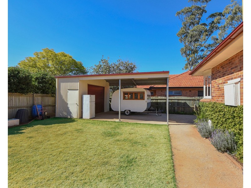 15 Henderson Street, Newtown QLD 4350