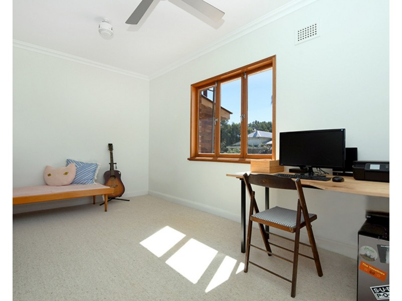 15 Henderson Street, Newtown QLD 4350