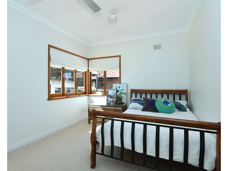 15 Henderson Street, Newtown QLD 4350