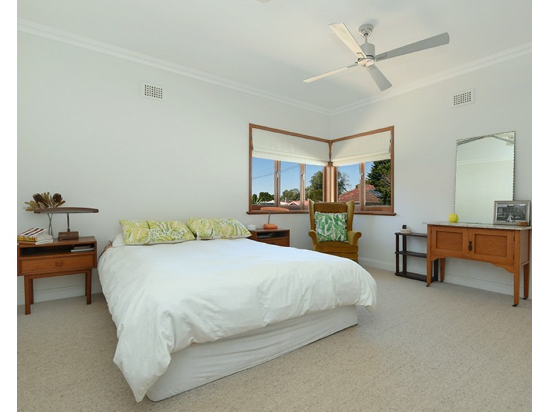 15 Henderson Street, Newtown QLD 4350