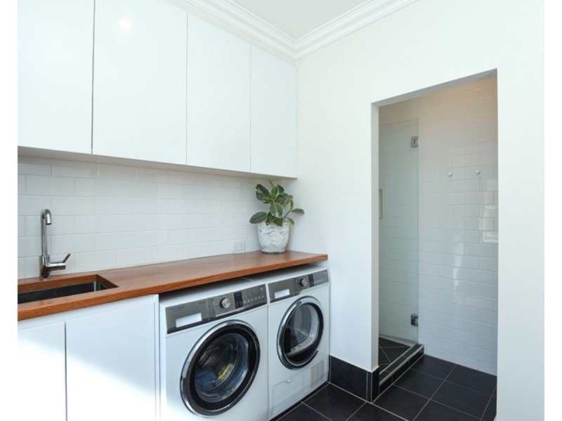 15 Henderson Street, Newtown QLD 4350