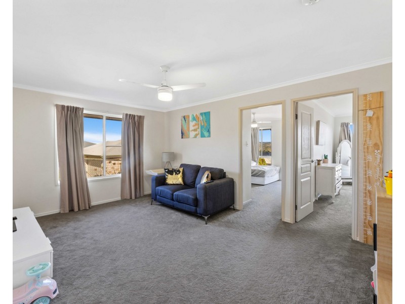 11 Panorama Crescent, Gowrie Junction QLD 4352