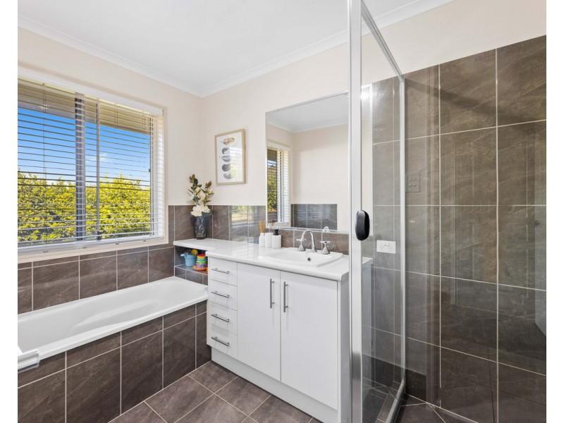 11 Panorama Crescent, Gowrie Junction QLD 4352