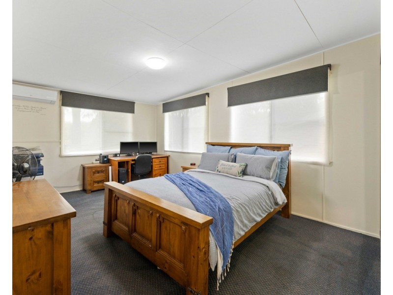 4 Toowoomba Highway, Redwood QLD 4350