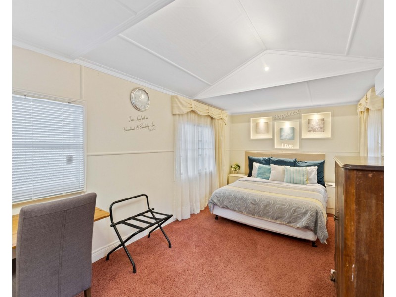 4 Toowoomba Highway, Redwood QLD 4350