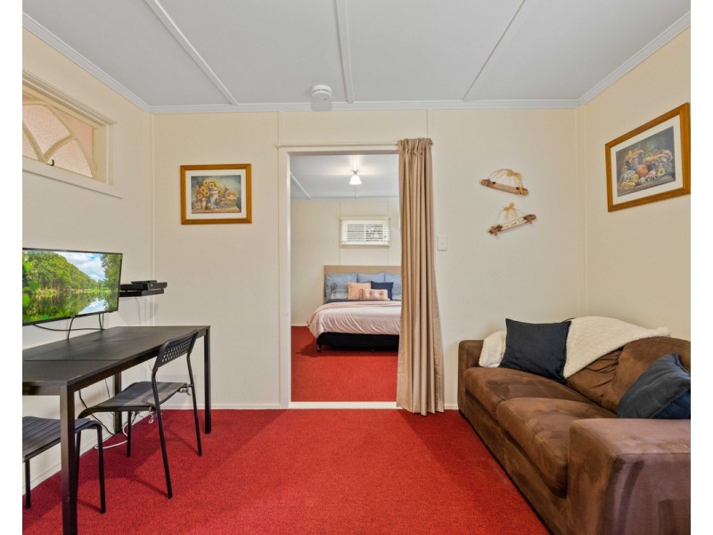 4 Toowoomba Highway, Redwood QLD 4350