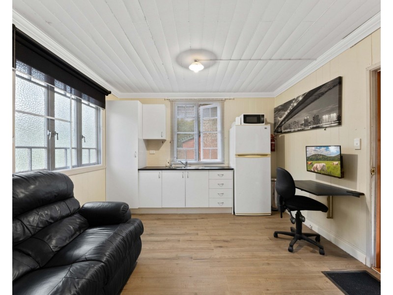 4 Toowoomba Highway, Redwood QLD 4350