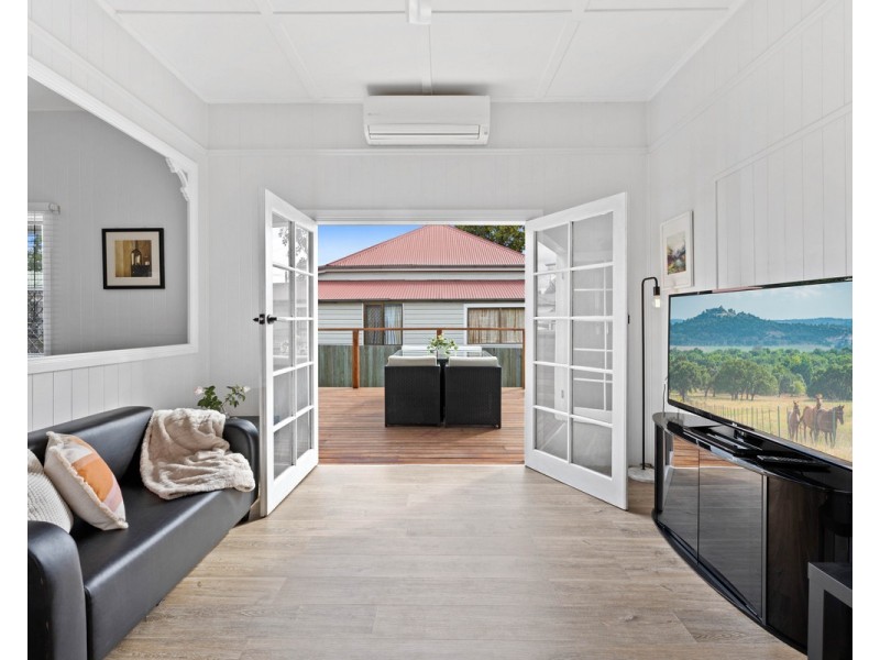 214 Russell Street, Newtown QLD 4350