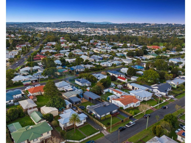 19 Stehn Street, Harristown QLD 4350