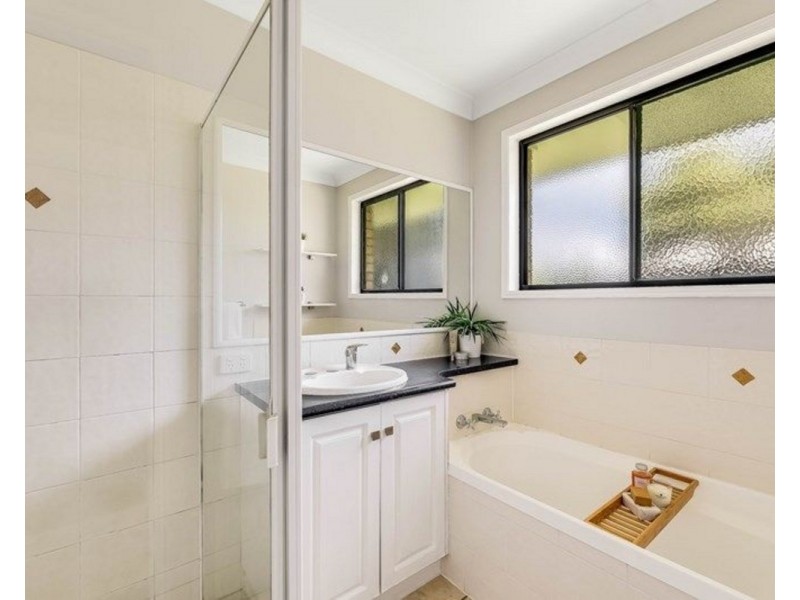 10 Kauri Street, Kearneys Spring QLD 4350