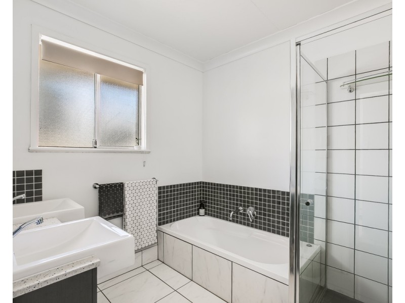 24 Richmond Drive, Wilsonton QLD 4350