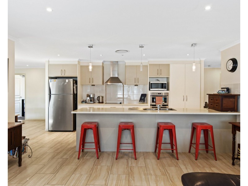 7 Kate Court, Withcott QLD 4352