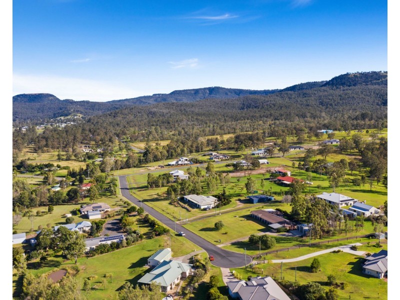 7 Kate Court, Withcott QLD 4352