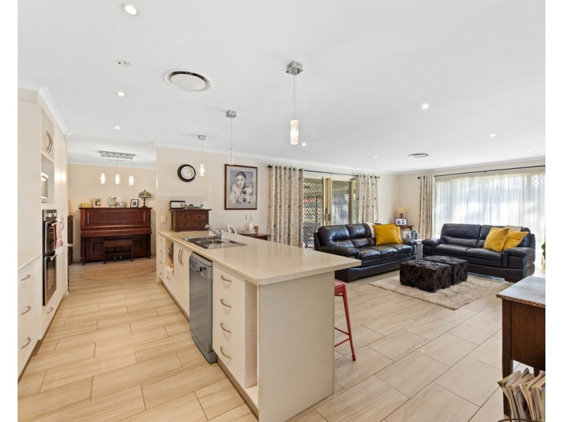7 Kate Court, Withcott QLD 4352
