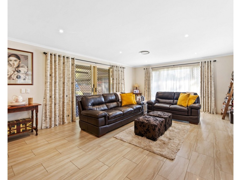 7 Kate Court, Withcott QLD 4352