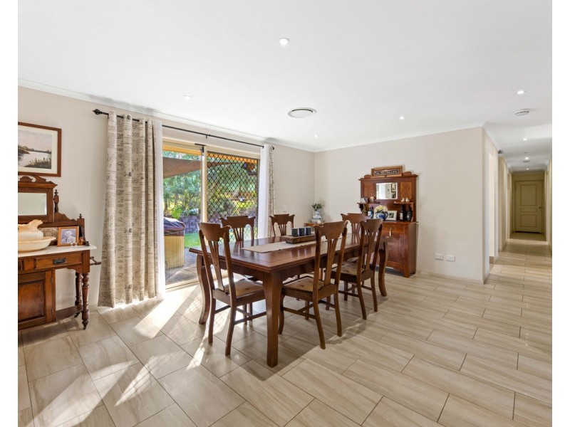 7 Kate Court, Withcott QLD 4352
