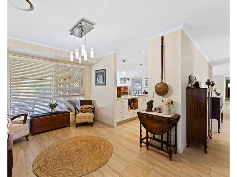 7 Kate Court, Withcott QLD 4352