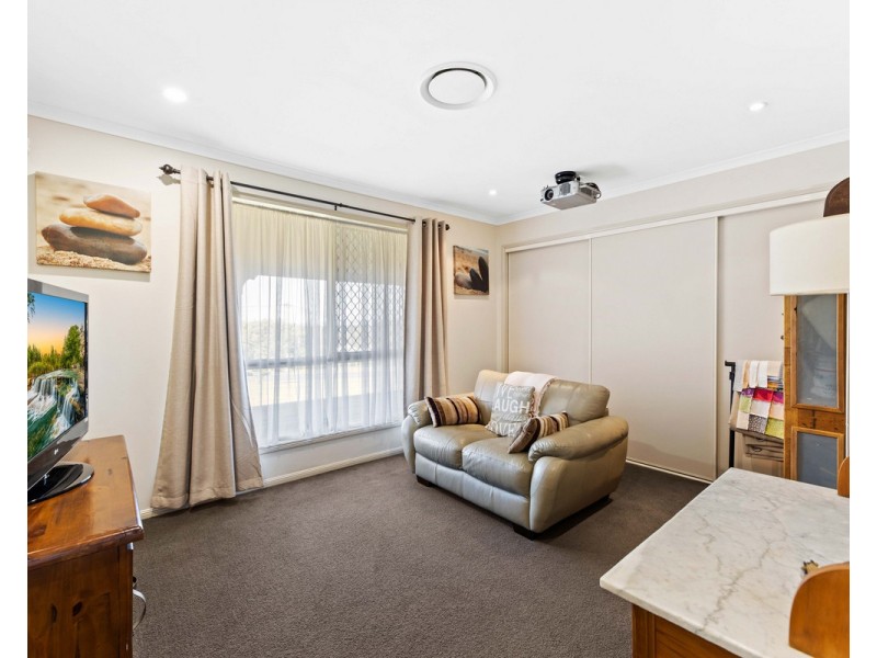 7 Kate Court, Withcott QLD 4352