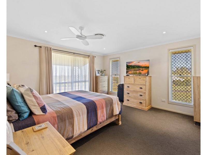 7 Kate Court, Withcott QLD 4352