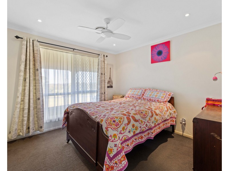 7 Kate Court, Withcott QLD 4352