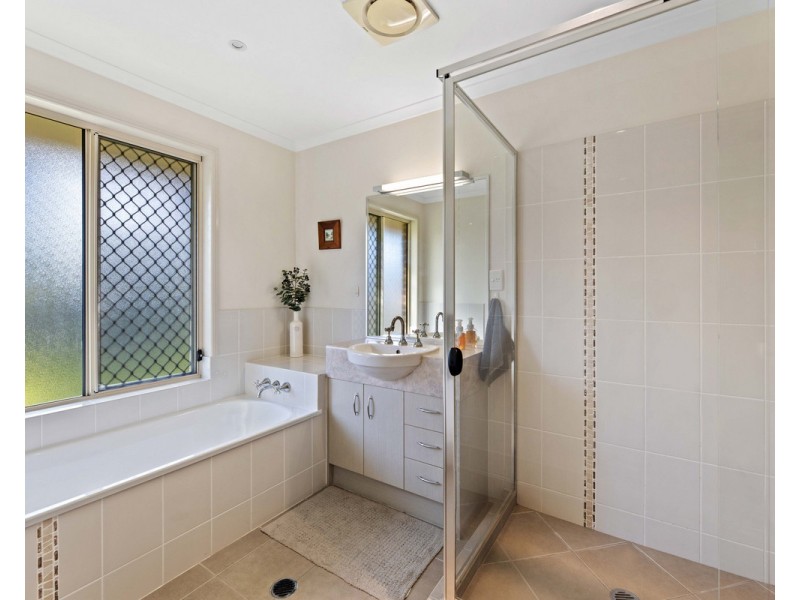 7 Kate Court, Withcott QLD 4352