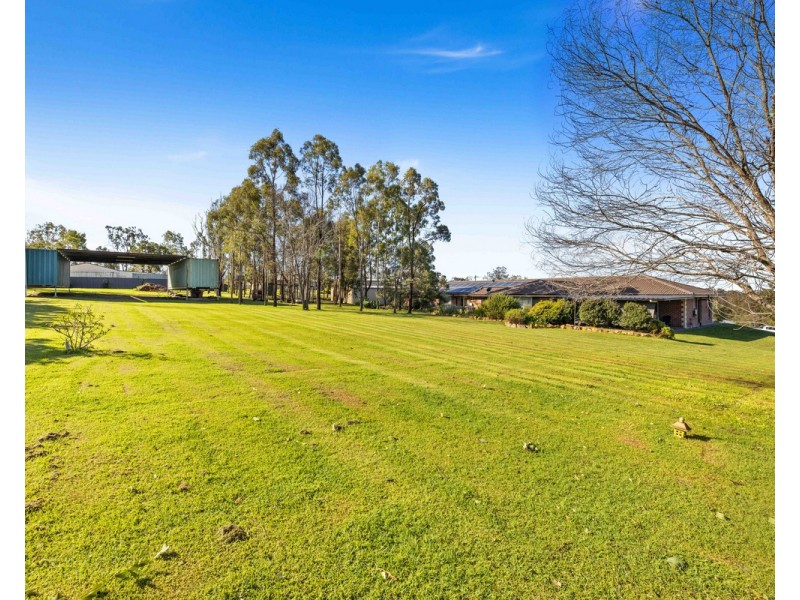 7 Kate Court, Withcott QLD 4352