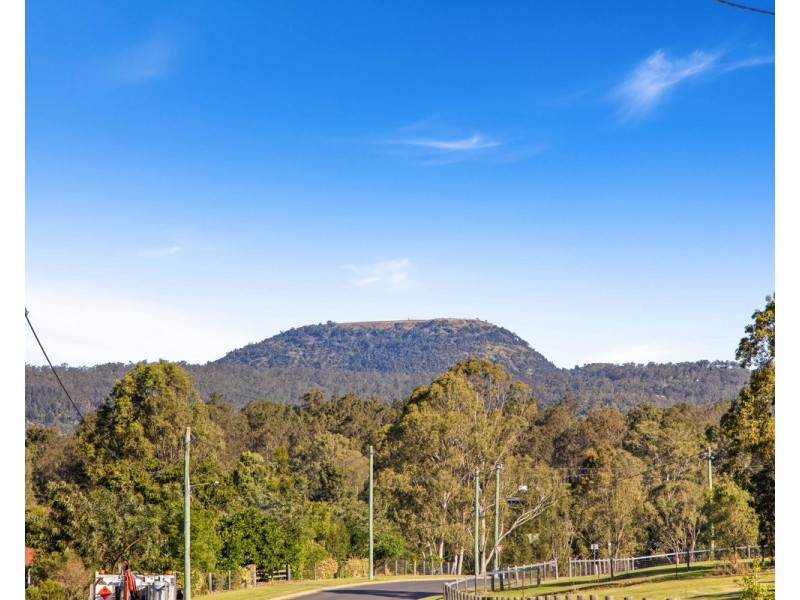 7 Kate Court, Withcott QLD 4352