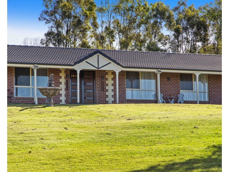 7 Kate Court, Withcott QLD 4352