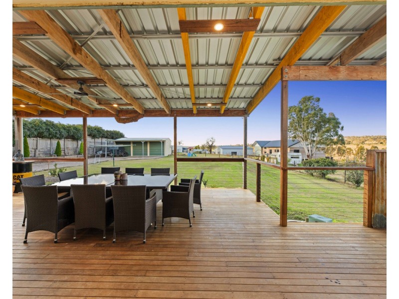 39 Phipps Drive, Meringandan West QLD 4352