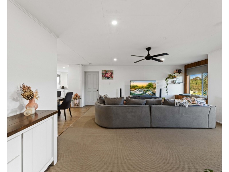 39 Phipps Drive, Meringandan West QLD 4352
