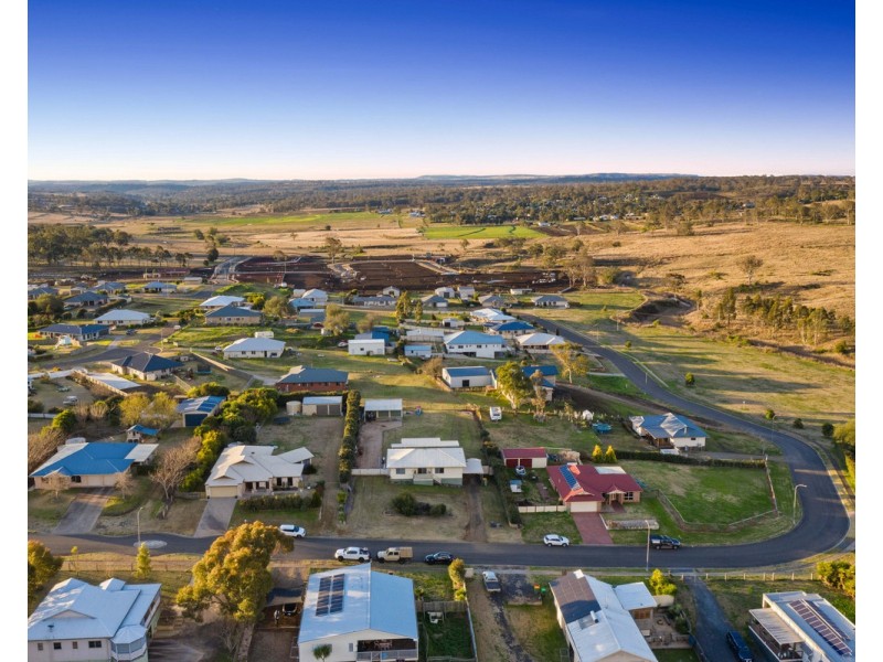 39 Phipps Drive, Meringandan West QLD 4352