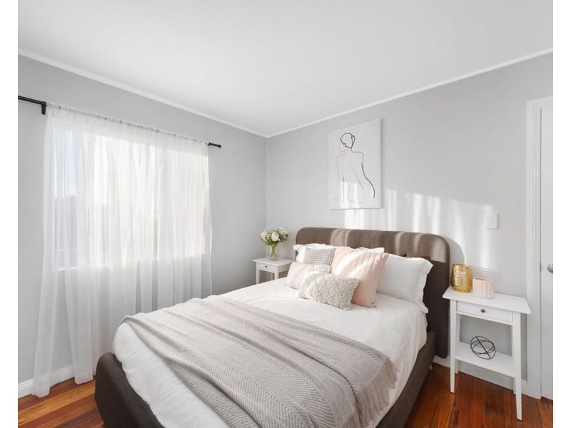 6 Reginald Street, Mount Lofty QLD 4350
