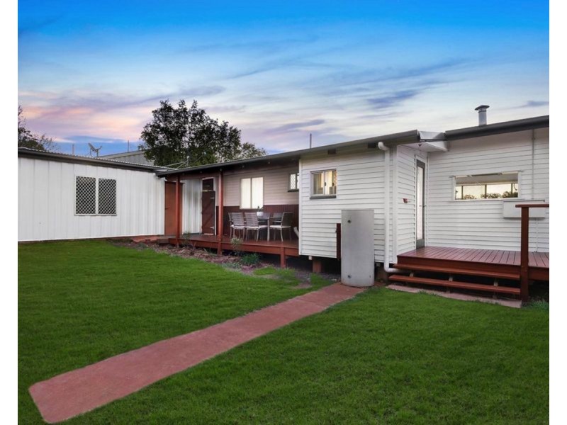6 Reginald Street, Mount Lofty QLD 4350