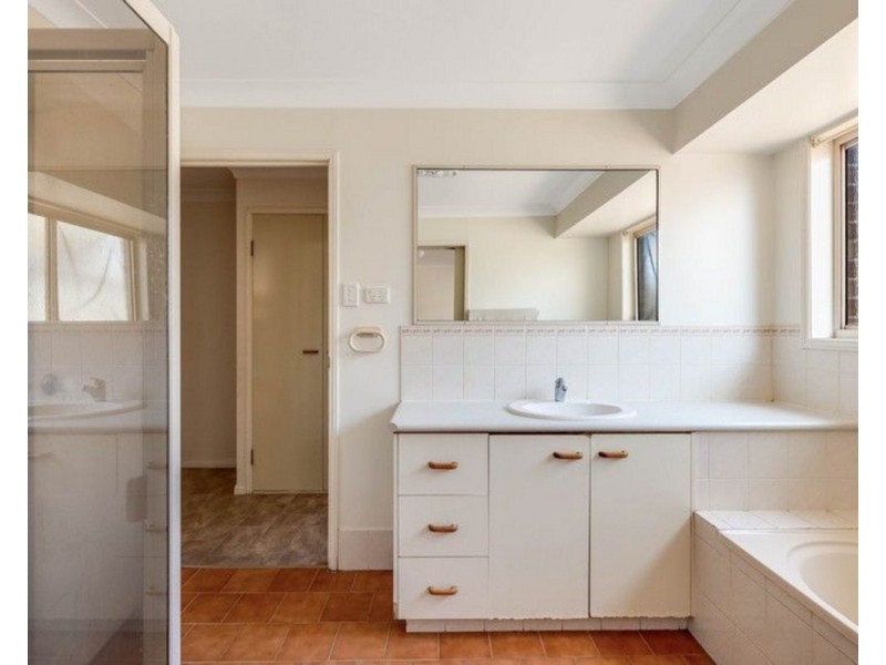 18 Kayser Court, Darling Heights QLD 4350
