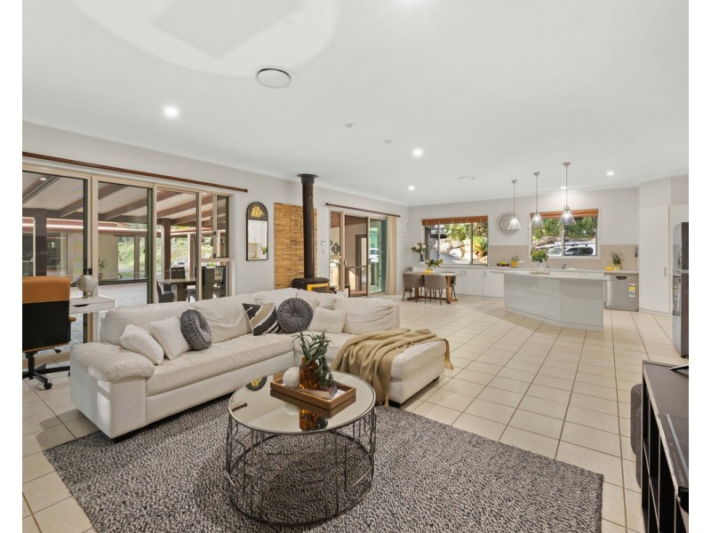 2972 Esk Hampton Road, Ravensbourne QLD 4352