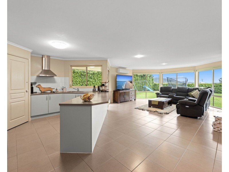 92 Peters Road, Meringandan West QLD 4352