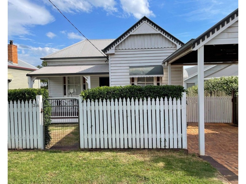 36 Rhyde Street, Mount Lofty QLD 4350