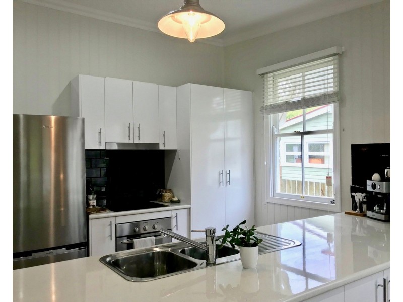 36 Rhyde Street, Mount Lofty QLD 4350