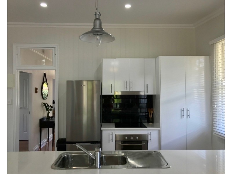 36 Rhyde Street, Mount Lofty QLD 4350