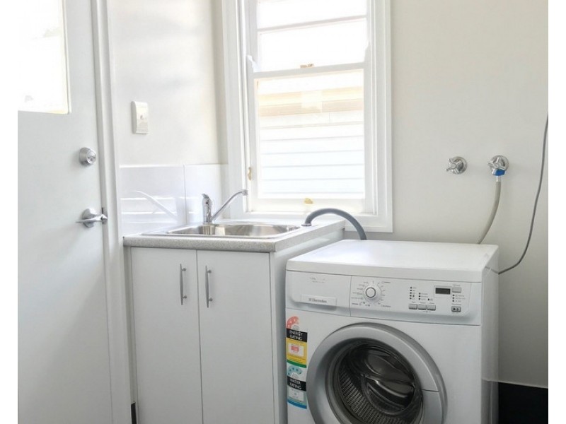 36 Rhyde Street, Mount Lofty QLD 4350