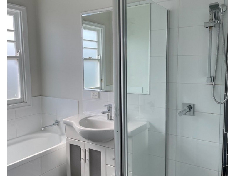 36 Rhyde Street, Mount Lofty QLD 4350