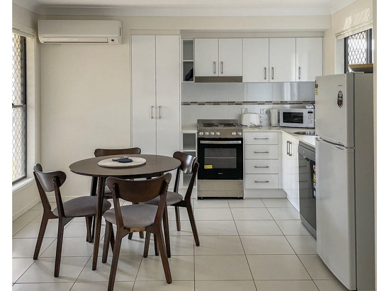 2/23 Alpine Court, Cranley QLD 4350