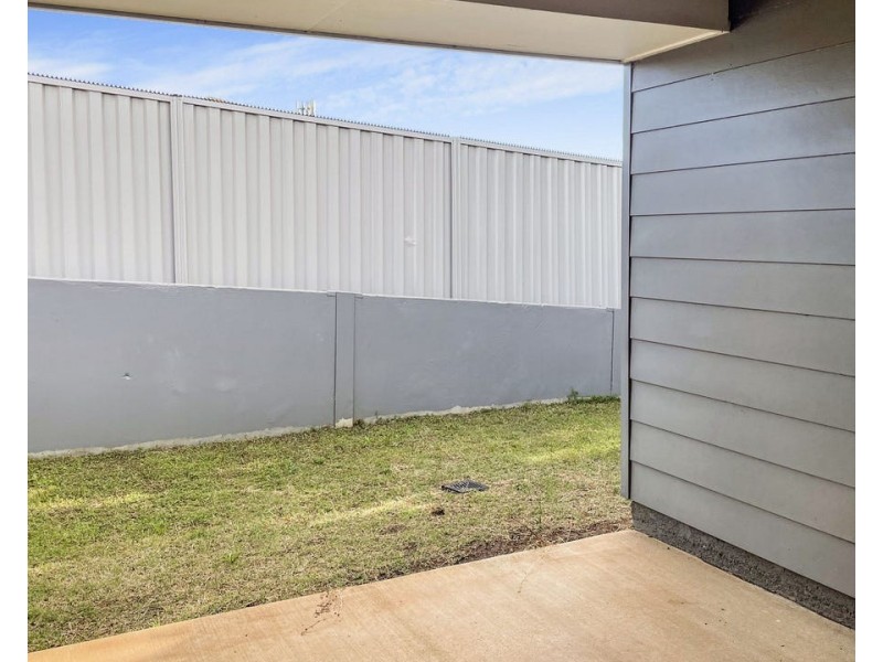 2/23 Alpine Court, Cranley QLD 4350