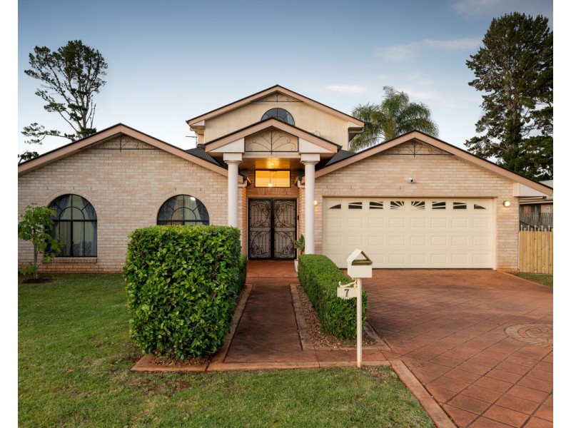 7 Georgina Court, Kearneys Spring QLD 4350