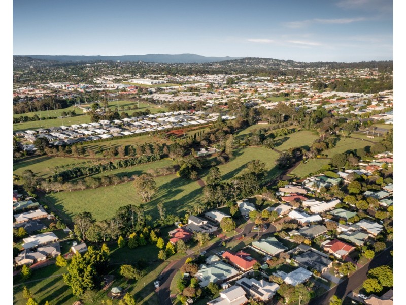 7 Georgina Court, Kearneys Spring QLD 4350