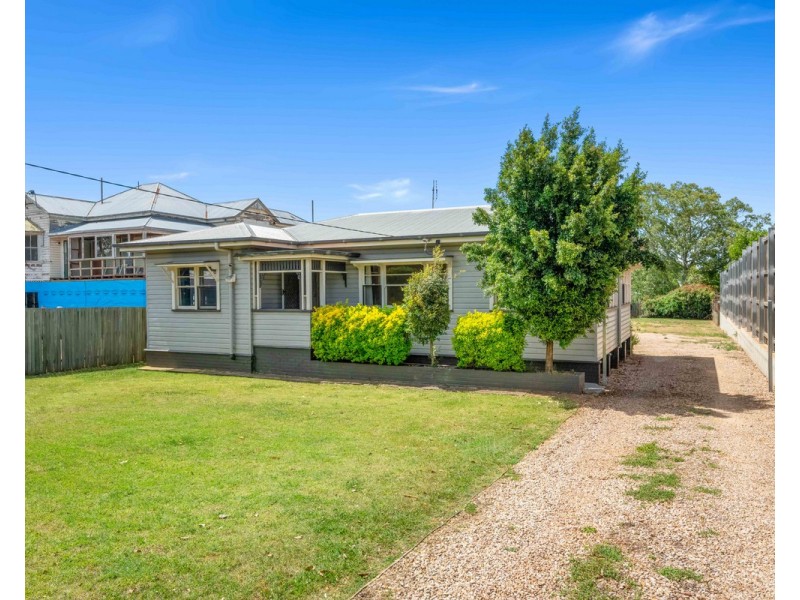 255 Bridge Street, Newtown QLD 4350