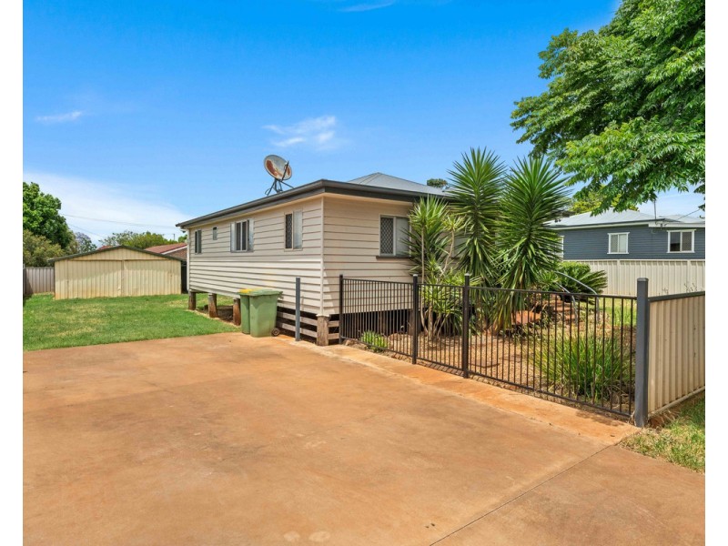 10 Tomkys Street, Rockville QLD 4350