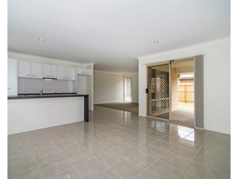5 Madeleine Court, Glenvale QLD 4350