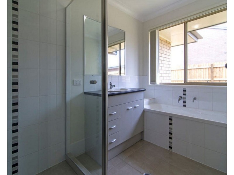 5 Madeleine Court, Glenvale QLD 4350